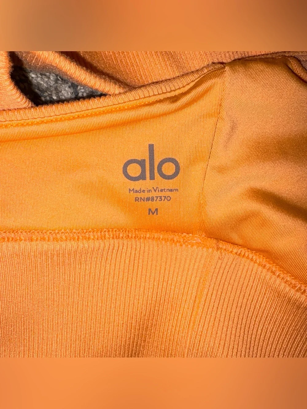 Alo Yoga Emulate ribbed cross-strap orange coral sports bra medium